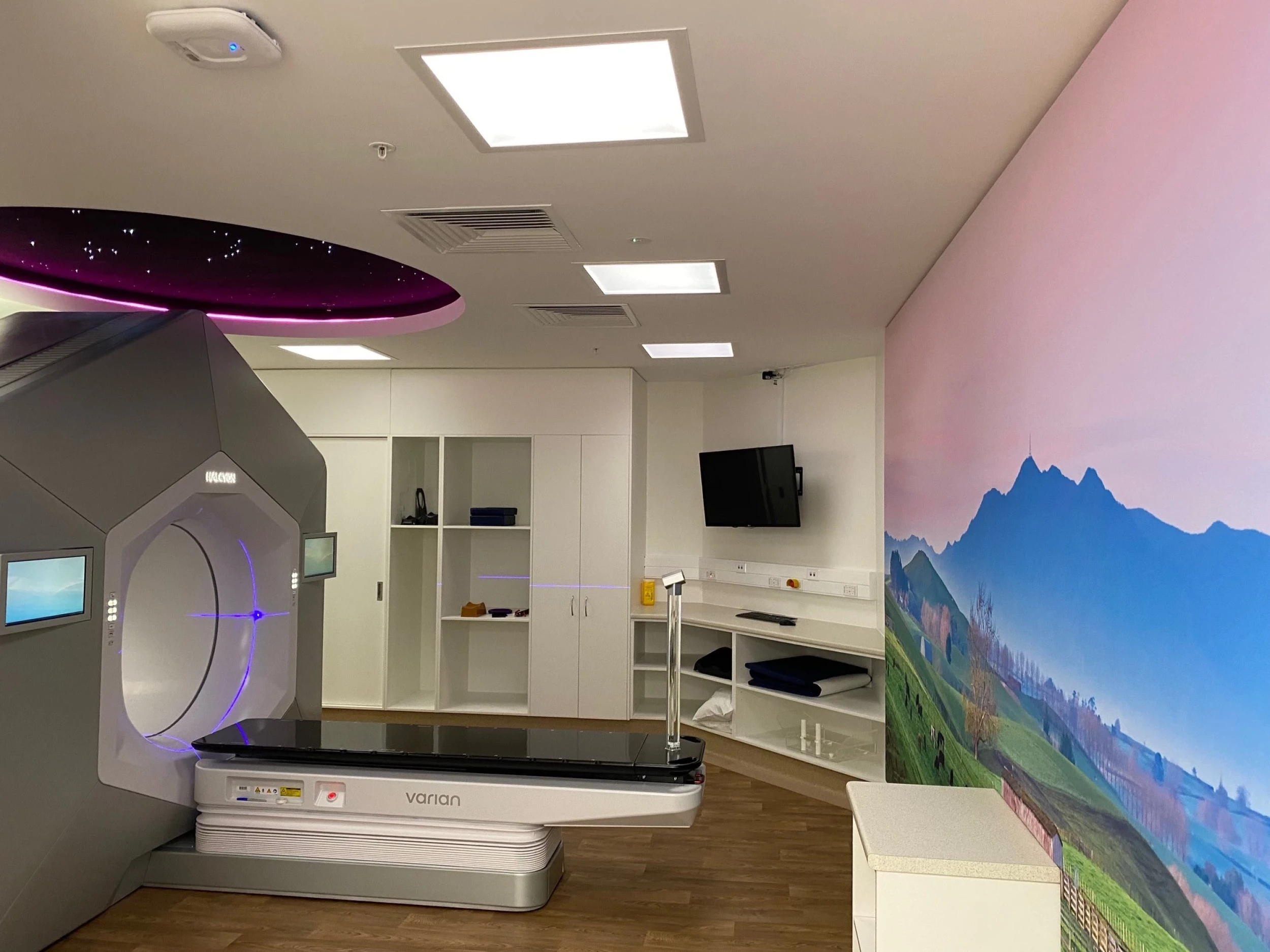 Radiation therapy pink linac side - Waikato